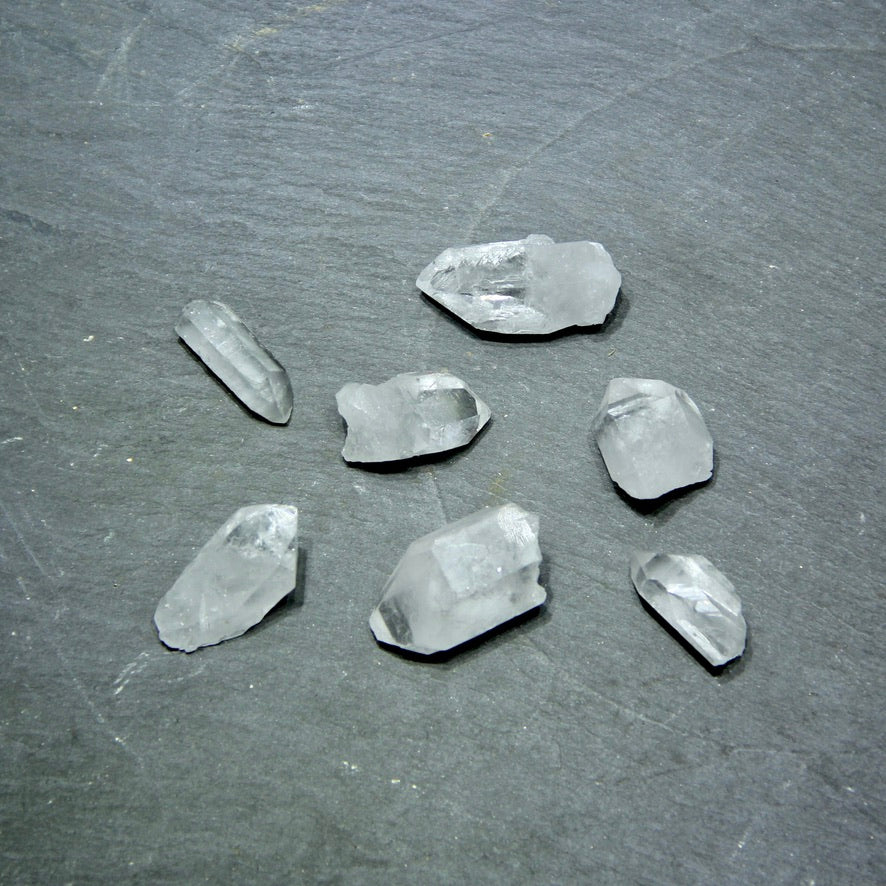 水晶（10-30mm・3個）《苔テラリウム・コケリウム用》